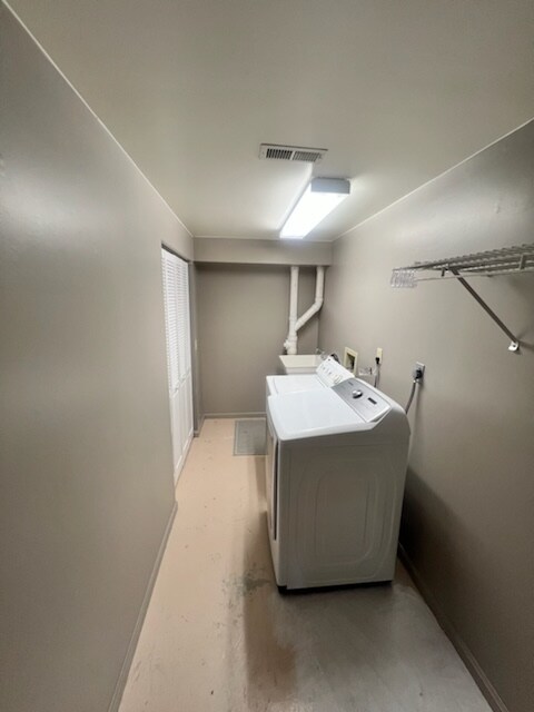 Building Photo - 634 Sandy Summit Dr