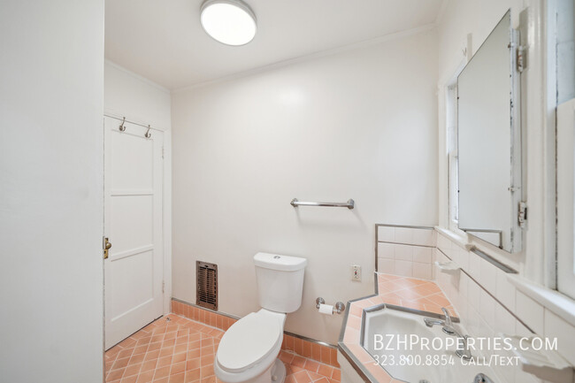 Building Photo - 1047 S Holt-