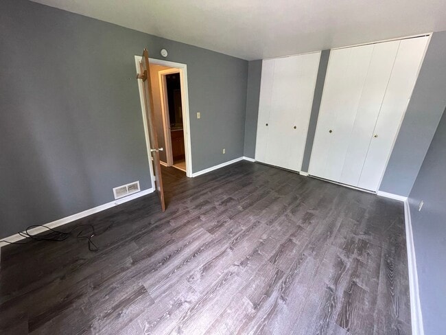 Building Photo - Fresh Updates! 1 Bed 1 Bath - Moon Twp