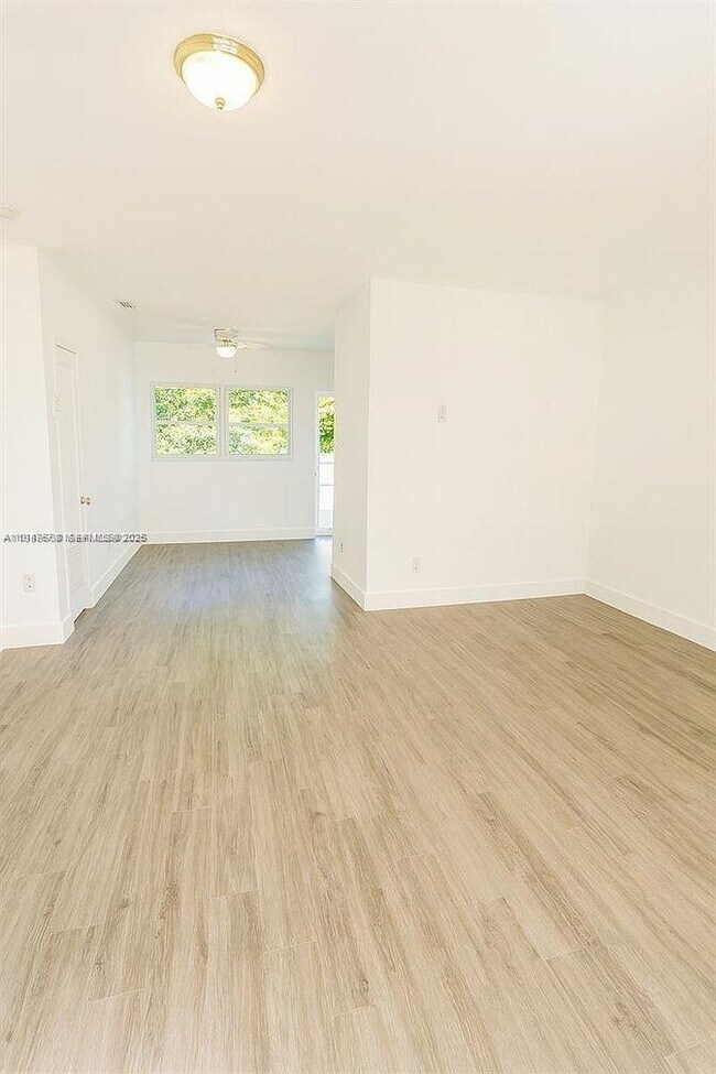 Building Photo - 5825 SW 9th Terrace