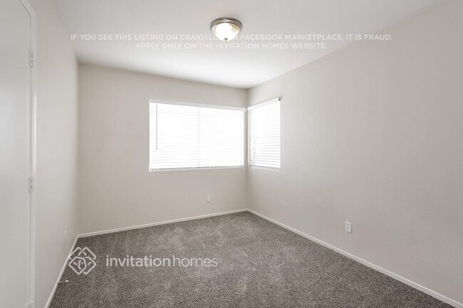 Building Photo - 1423 Desert Ridge Ave