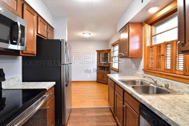Building Photo - 818 Iroquois Ave