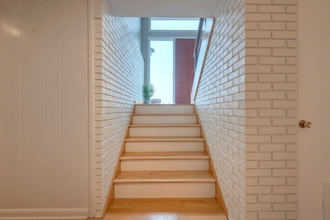 Building Photo - 202 Fincastle Dr