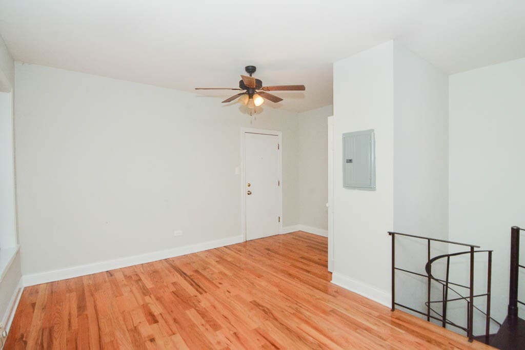 Building Photo - 826 W Cornelia Ave