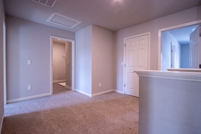 Building Photo - 325 Park W Blvd