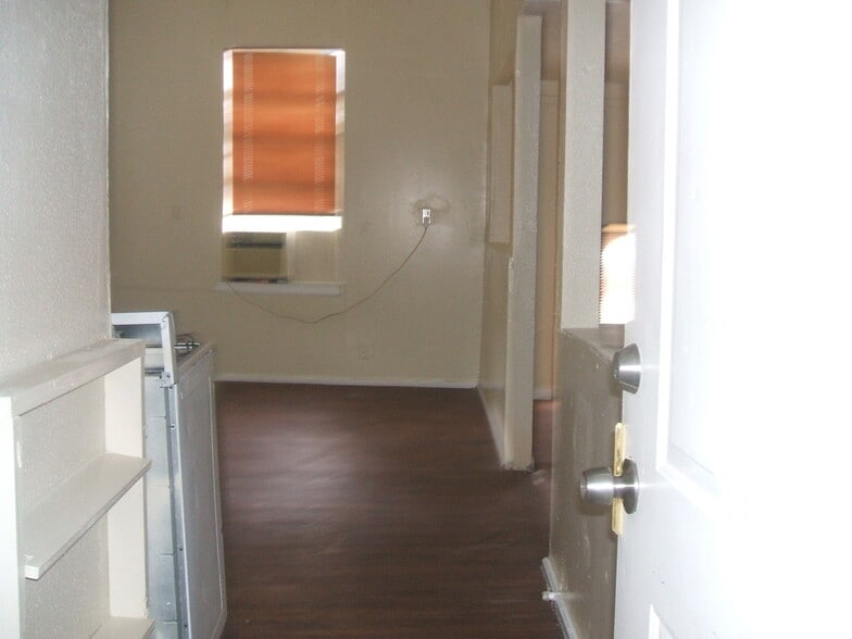 Building Photo - 303 Howard St