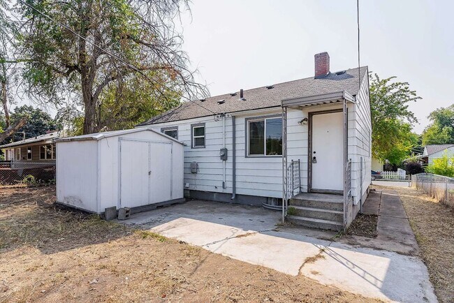 Building Photo - Charming, Updated 3 Bed Spokane Home w/ Fenced Yard and Storage Shed!