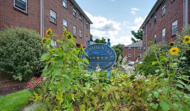 Building Photo - 39 Montvale Ave