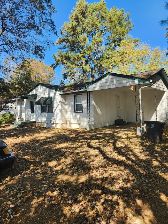 Building Photo - 638 Sunview Dr