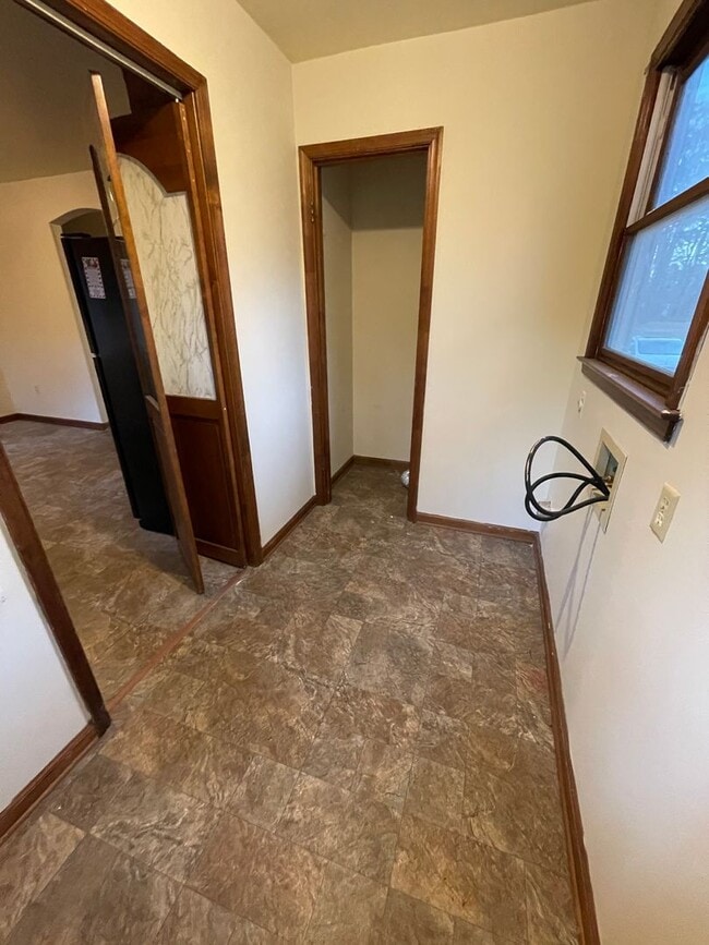 Building Photo - 3 Bedroom Rancher