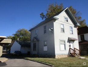 Building Photo - Charming 1-Bedroom Apartment in the Heart ...