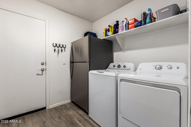 Building Photo - 1532 E Inouye Dr