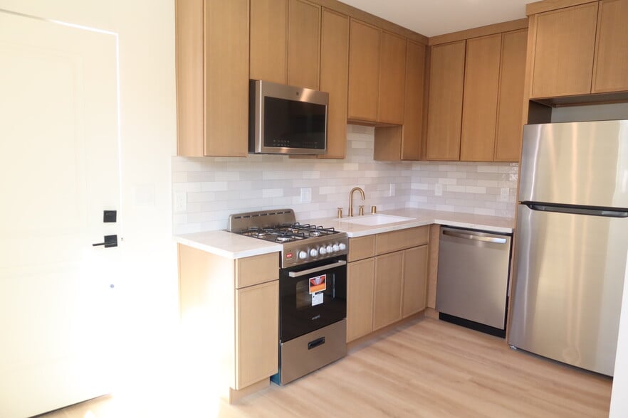 Building Photo - 1769-1775 N Gower St