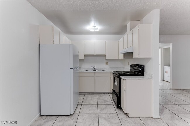 Building Photo - 312 E Tonopah Ave