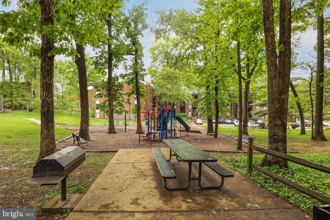 Building Photo - 3308 Woodburn Village Dr