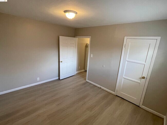 Building Photo - 32 O Neil Ct