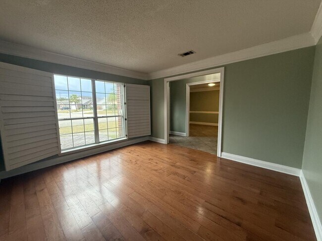 Building Photo - 2065 Juniper Dr