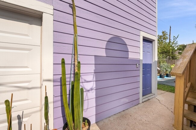 Building Photo - 319 Moody St