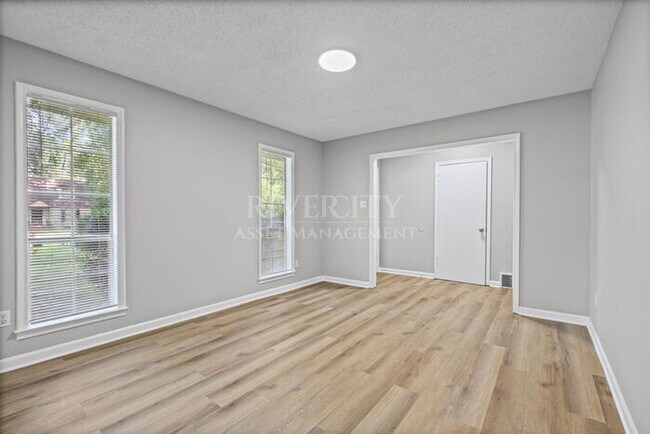 Building Photo - A Must See!!!! Located in a Premium Part of Town & Section 8 Welcomed!!