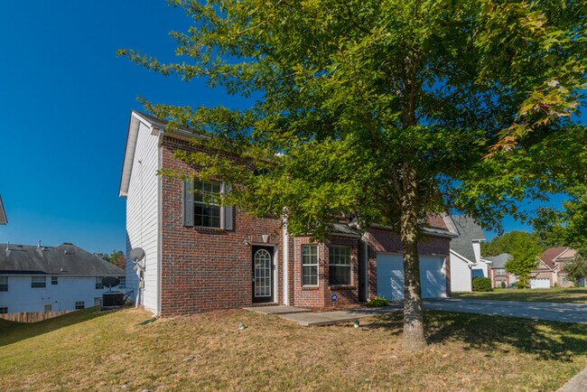Building Photo - Spacious 4 bedroom 2.5 bath