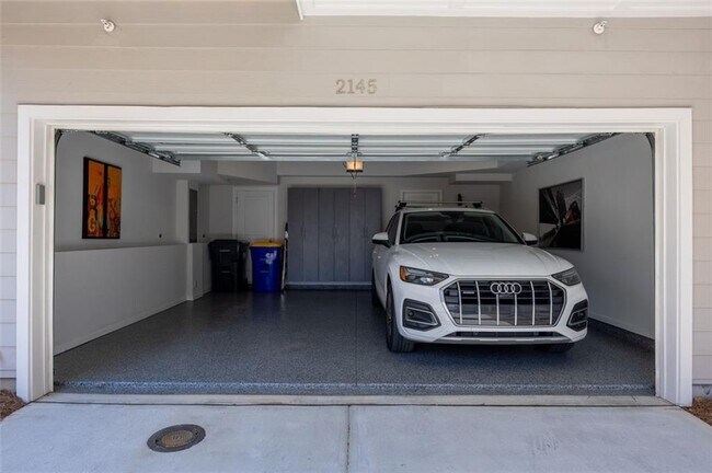 Building Photo - 2145 Burnside Dr NW