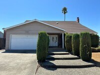Building Photo - Beautiful 5 bed 3 bath, 2 car Garage & Pool, Near Snell & Calero