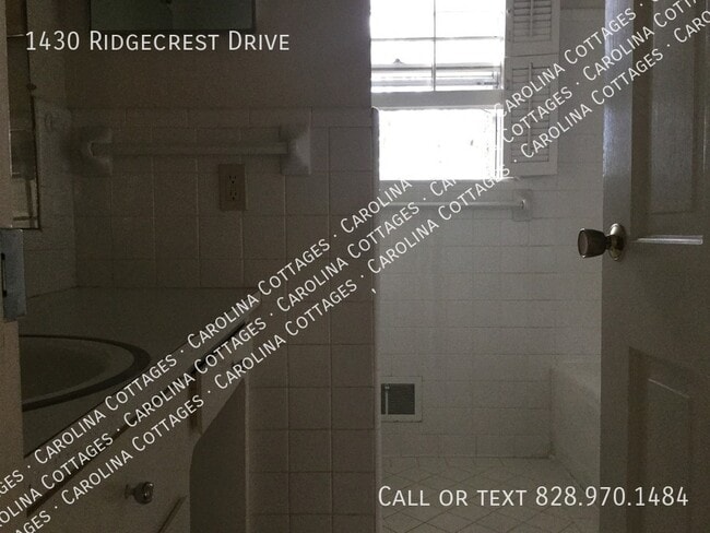 Building Photo - 1430 Ridgecrest Dr