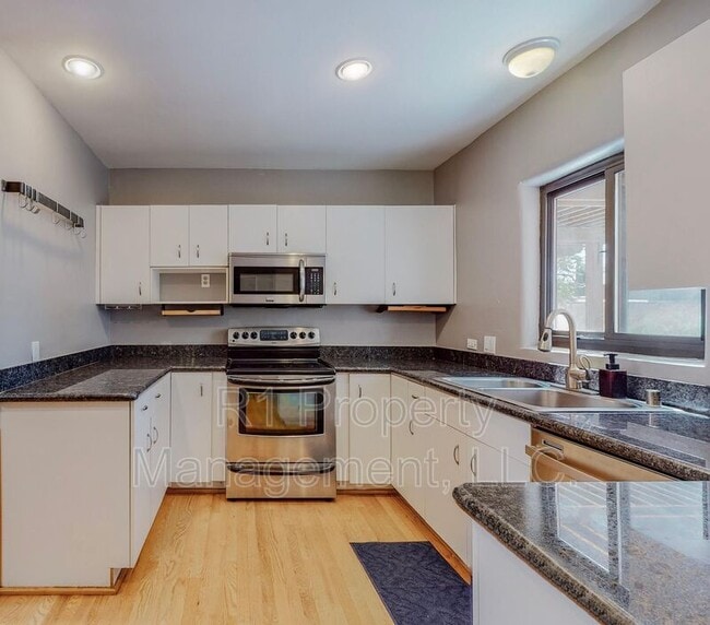 Building Photo - 1321 Lobo Pl NE