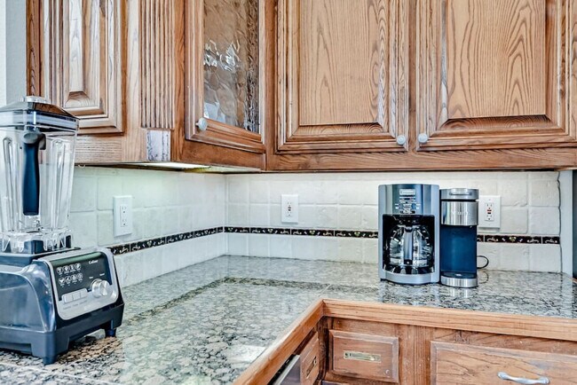 Building Photo - 811 Mallard Pointe Dr