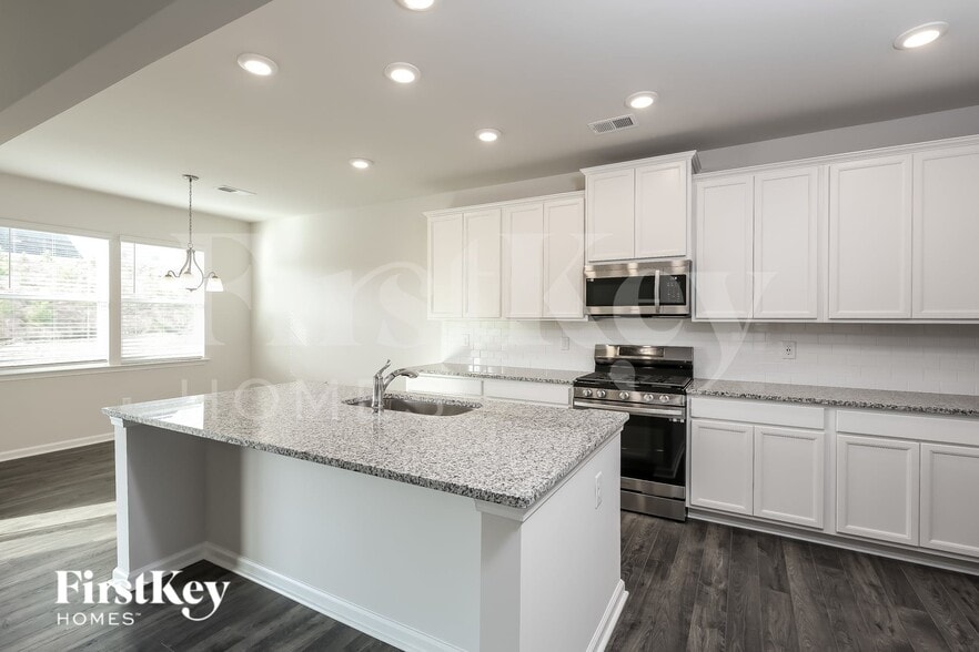 Building Photo - 705 Ridgemoor Trl