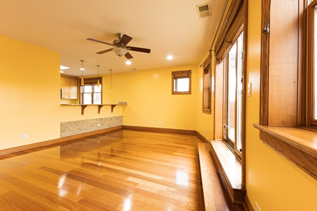 Building Photo - 301 S Leavitt St