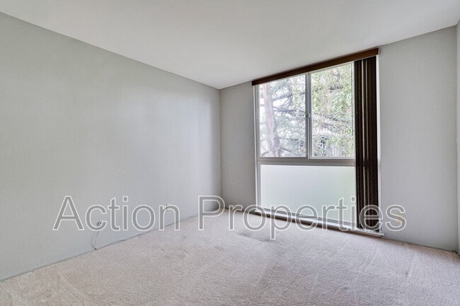 Building Photo - 181 Del Medio Ave