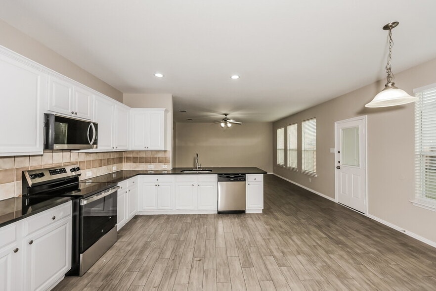 Building Photo - 2020 Natchez Dr