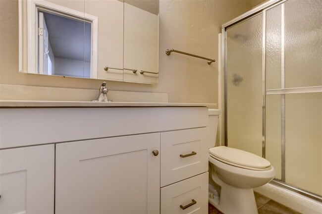 Building Photo - 3 bedroom, 3 bath home close to downtown P...