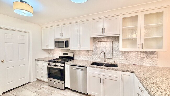 Building Photo - Beautifully Updated Two-Story Townhome on the Pala Mesa Golf Course in Fallbrook!