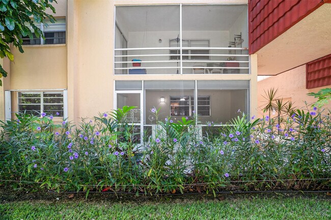 Building Photo - 22615 SW 66th Ave