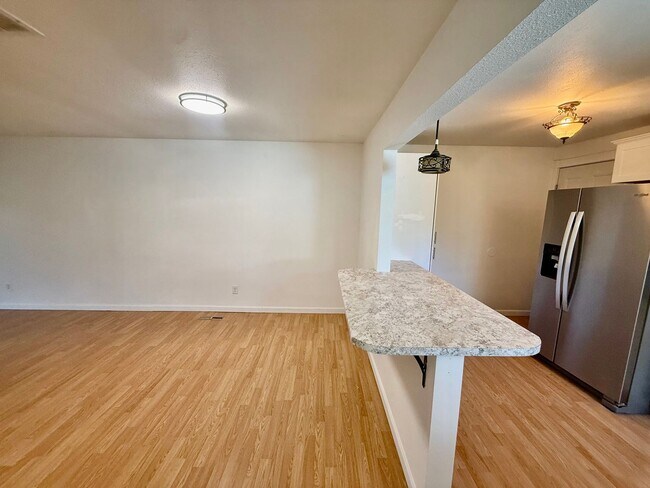Building Photo - 1620 Ranae Dr