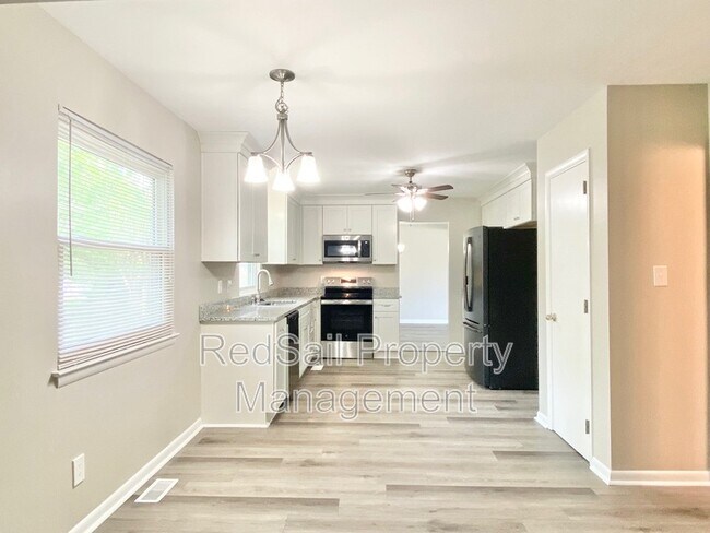 Building Photo - 13 Sandpiper Ct