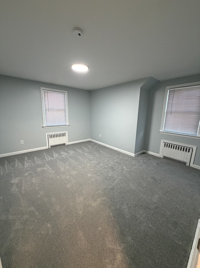 Building Photo - 295 Rosewood Ave