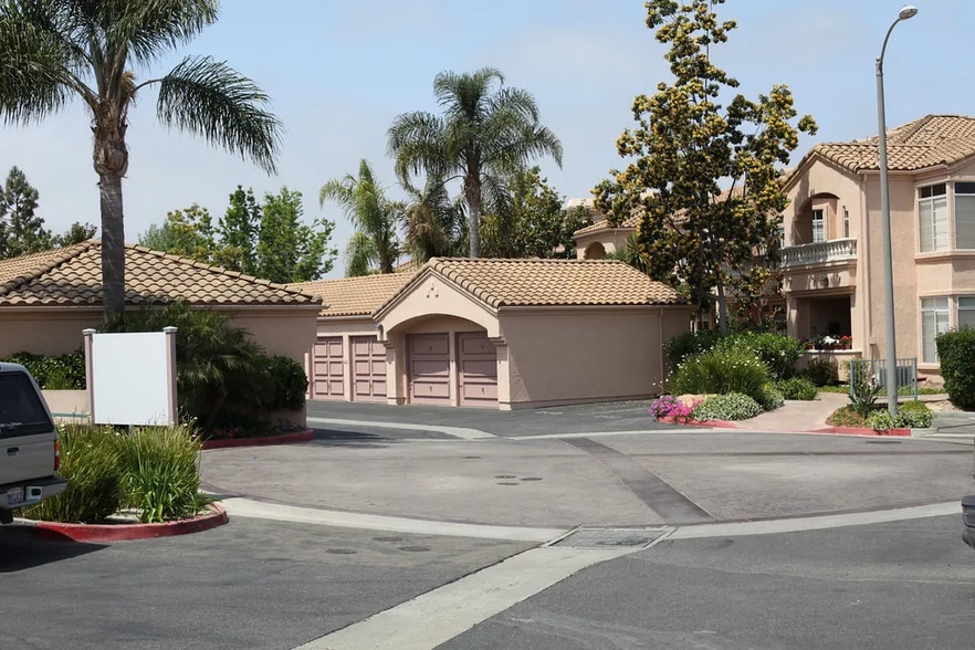 Building Photo - 3587 Cameo Dr