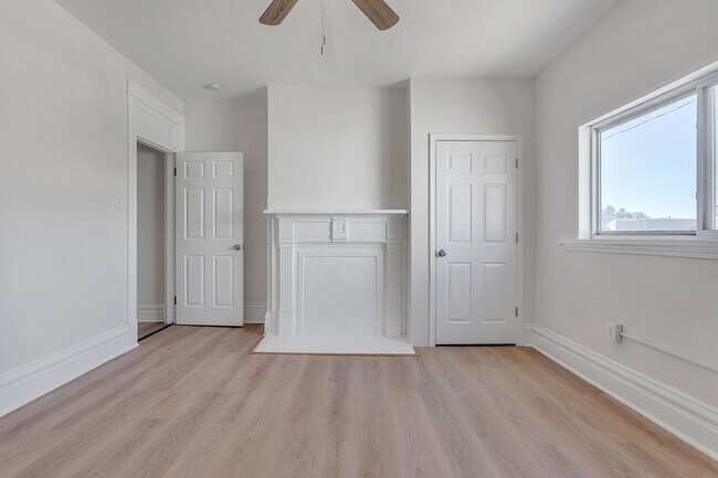 Building Photo - Updated 2 Bed, 1.5 Bath Home in Bloomfield...