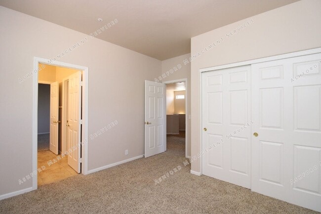 Building Photo - BEAUTIFUL 4 BEDROOM + LOFT ON CULDESAC WITH POOL/SPA