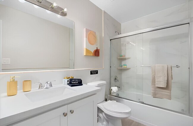 Building Photo - 5747 N 48th Ln