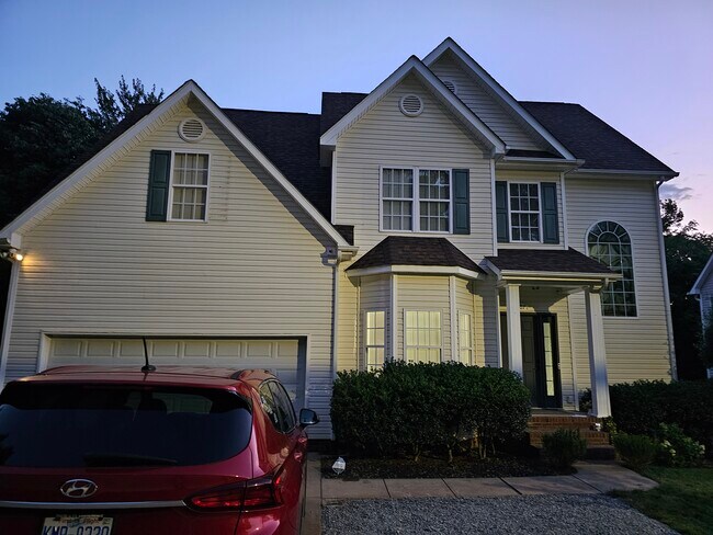Building Photo - 3007 Oakdale Rd