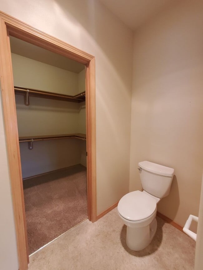 Building Photo - 1506 Desert Springs Ave