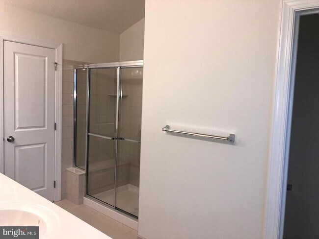 Building Photo - 120 Woodwinds Dr