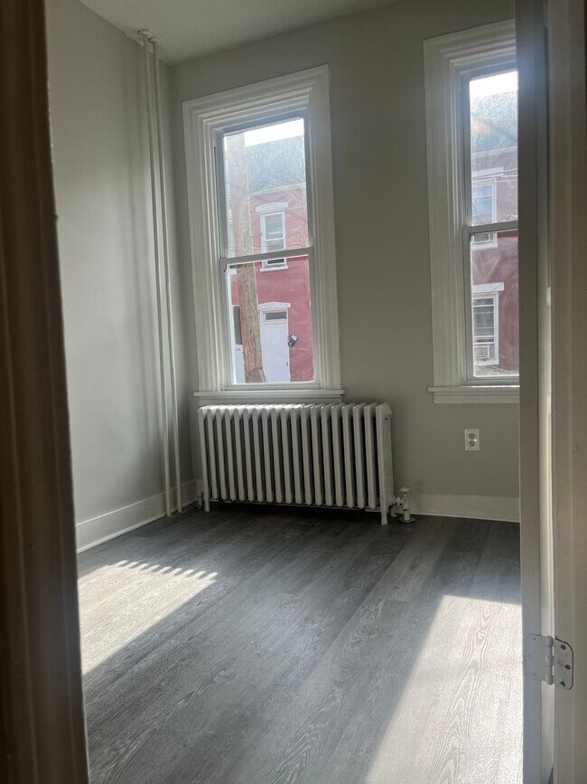 Building Photo - 323 Beaver St