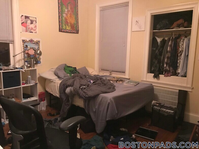 Building Photo - 731 Parker St