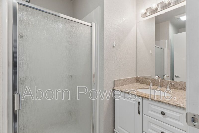 Building Photo - 3180 Country Club Dr