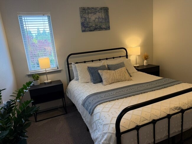 Building Photo - Amazing 3 bd Condo in Fircrest